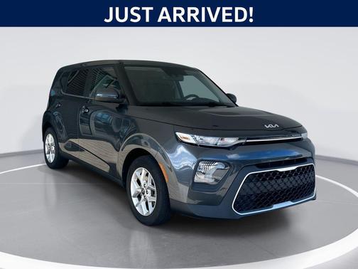 Gravity Gray 2022 Kia Soul LX