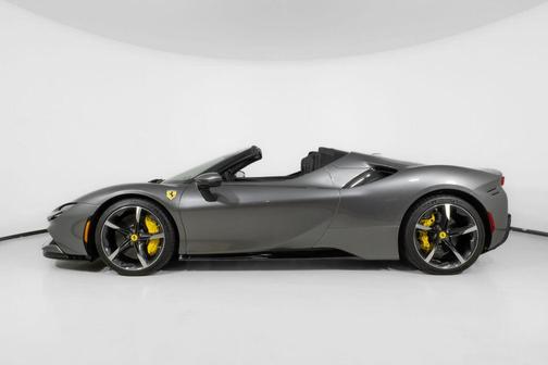 2022 Ferrari SF90 Spider 