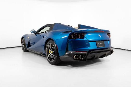 Blu California 2021 Ferrari 812 GTS