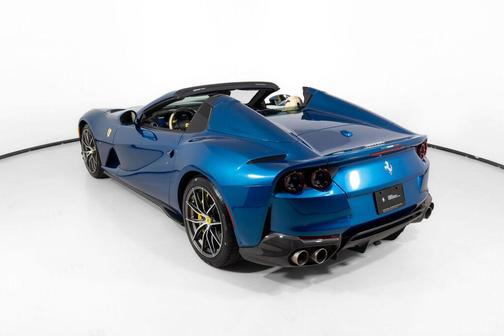 Blu California 2021 Ferrari 812 GTS