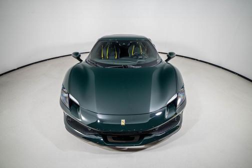 Verde British 2024 Ferrari 296 GTB