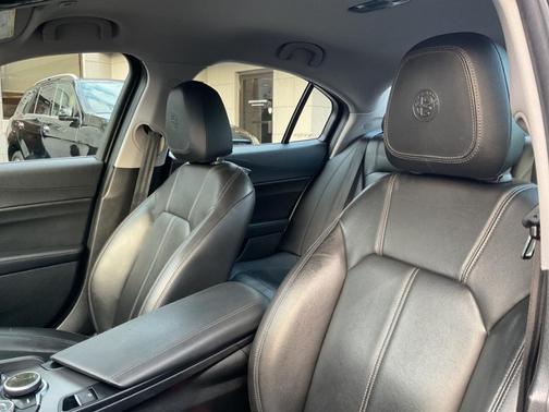 2018 Alfa Romeo Giulia Base