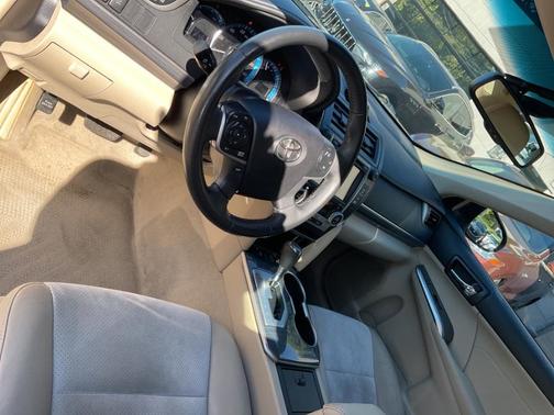 2014 Toyota Camry Hybrid XLE