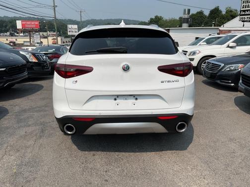 2020 Alfa Romeo Stelvio Base