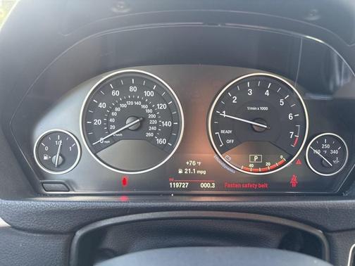 White 2017 BMW 320 i