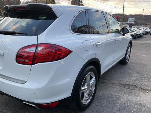 2014 Porsche Cayenne Platinum Edition