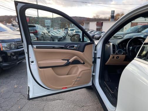 2014 Porsche Cayenne Platinum Edition