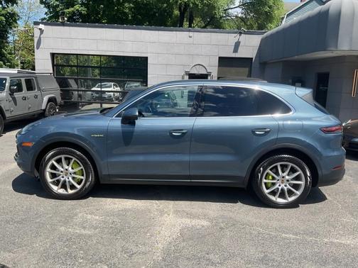 Biscay Blue Metallic 2019 Porsche Cayenne Cayenne E-Hybrid