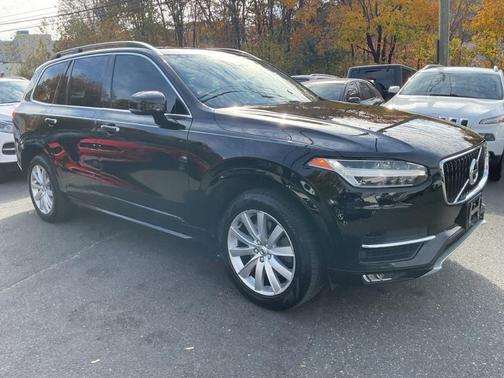 2017 Volvo XC90 T6 Momentum