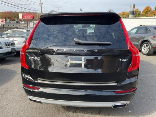 2017 Volvo XC90 T6 Momentum