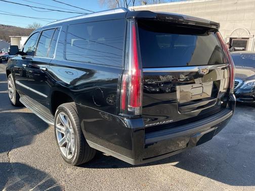 2016 Cadillac Escalade ESV Luxury