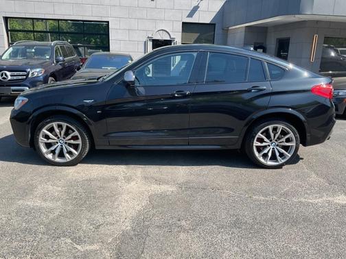 Black 2018 BMW X4 M40i