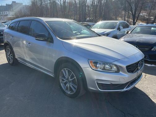 2018 Volvo V60 Cross Country T5