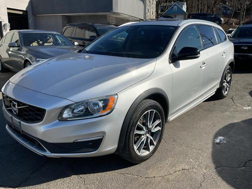 2018 Volvo V60 Cross Country T5