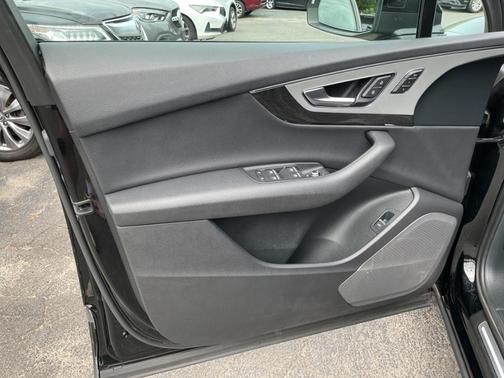 Night Black 2019 Audi Q7 45 Premium