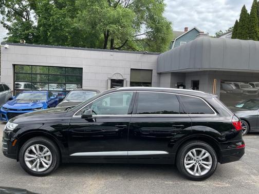 Night Black 2019 Audi Q7 45 Premium