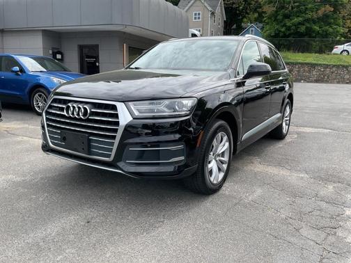 Night Black 2019 Audi Q7 45 Premium