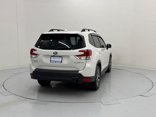 Crystal White Pearl 2023 Subaru Forester Premium