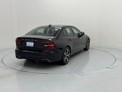 2019 Volvo S60 T5 R-Design