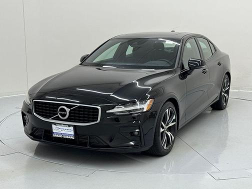 2019 Volvo S60 T5 R-Design