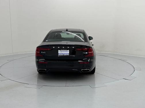 2019 Volvo S60 T5 R-Design