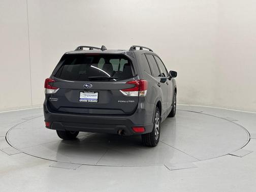 Magnetite Gray Metallic 2022 Subaru Forester Premium