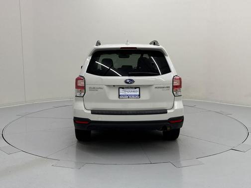 Crystal White Pearl 2017 Subaru Forester 2.5i Premium