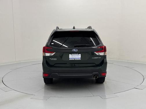 Cascade Green Silica 2022 Subaru Forester Limited