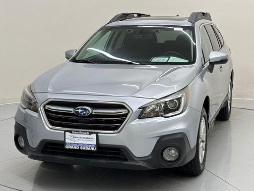 Ice Silver Metallic 2019 Subaru Outback 2.5i Premium