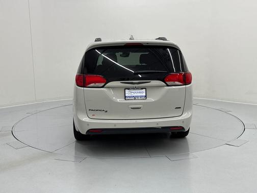 2020 Chrysler Pacifica L