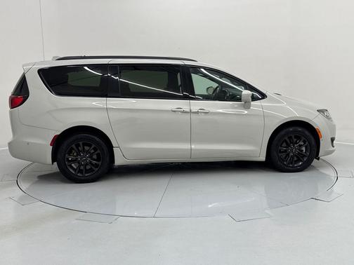 2020 Chrysler Pacifica L