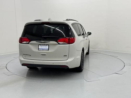2020 Chrysler Pacifica L