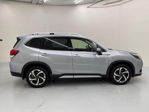 Ice Silver Metallic 2023 Subaru Forester Touring