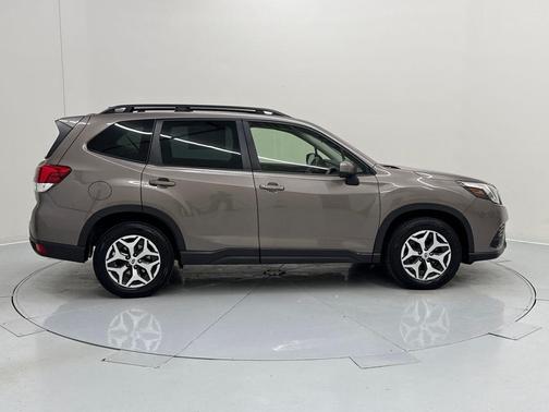 Brilliant Bronze Metallic 2022 Subaru Forester Premium