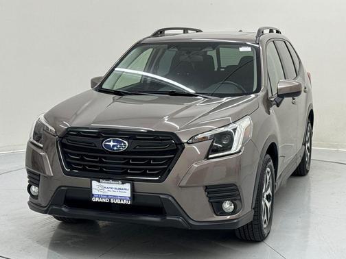 Brilliant Bronze Metallic 2022 Subaru Forester Premium