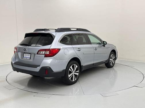 Ice Silver Metallic 2018 Subaru Outback 2.5i Limited