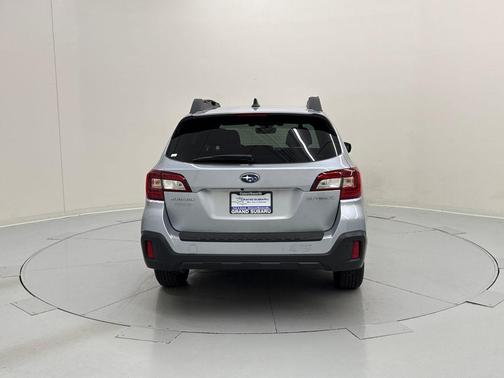 Ice Silver Metallic 2018 Subaru Outback 2.5i Limited