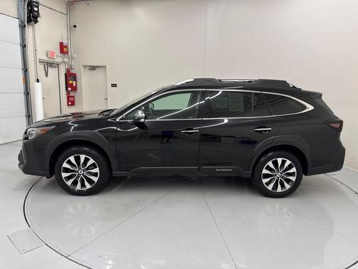 Crystal Black Silica 2023 Subaru Outback Touring