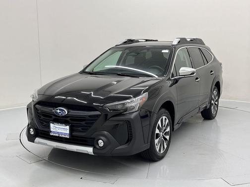 Crystal Black Silica 2023 Subaru Outback Touring