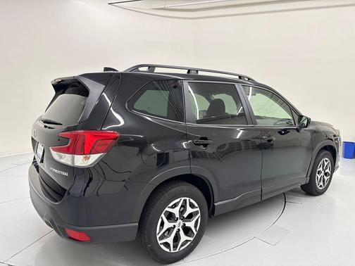 Crystal Black Silica 2024 Subaru Forester Premium