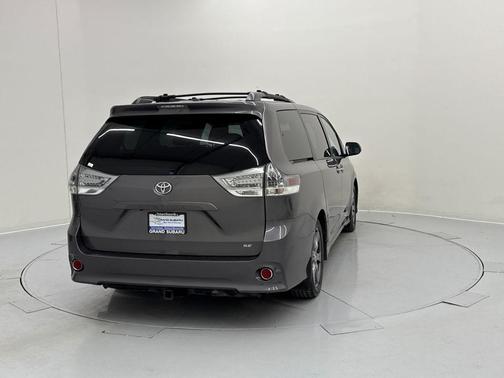 2017 Toyota Sienna SE Premium