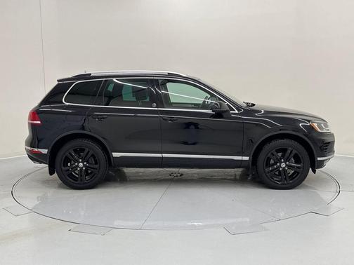 2017 Volkswagen Touareg V6 Wolfsburg Edition