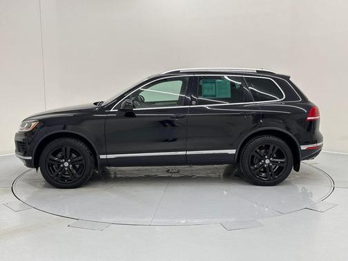 2017 Volkswagen Touareg V6 Wolfsburg Edition