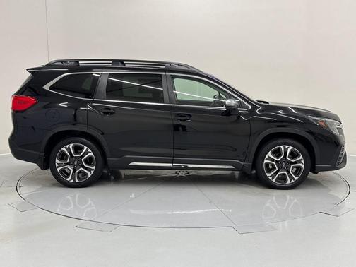 Crystal Black Silica 2023 Subaru Ascent Limited 7-Passenger