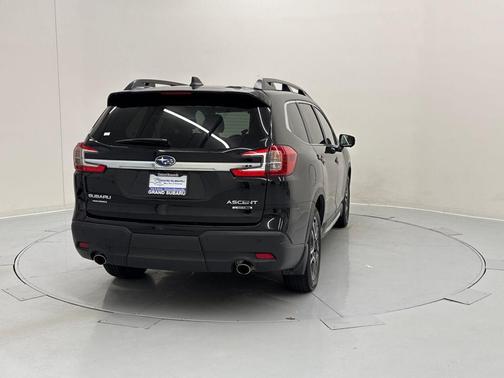 Crystal Black Silica 2023 Subaru Ascent Limited 7-Passenger