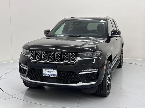 Diamond Black Crystal Pearlcoat 2024 Jeep Grand Cherokee Summit