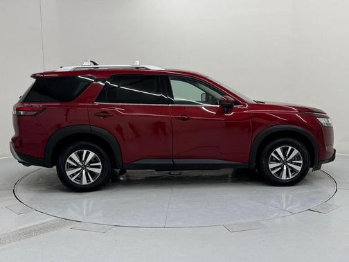 2023 Nissan Pathfinder SL 4WD