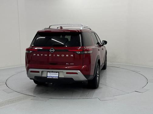 2023 Nissan Pathfinder SL 4WD