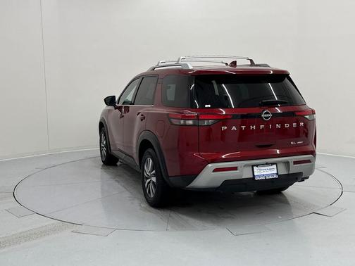 2023 Nissan Pathfinder SL 4WD