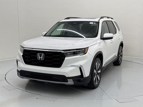 Platinum White Pearl 2025 Honda Pilot Touring 8-Passenger